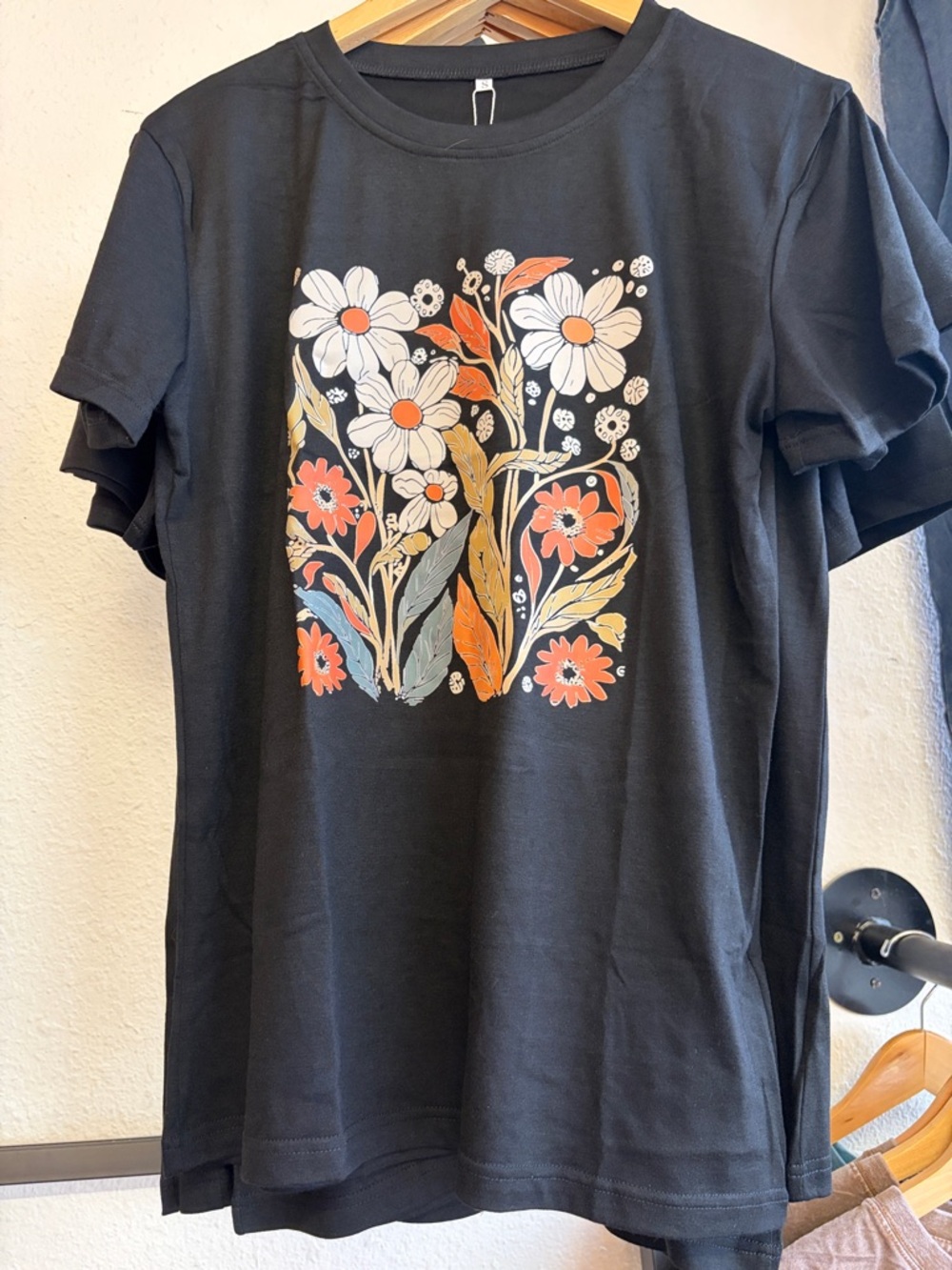 Black Floral daisy Graphic Short Sleeve Tee, super soft. Poly, rayon , elastane